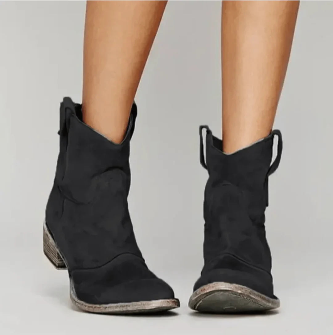 Amara – Suede Elegant Ankle Boots