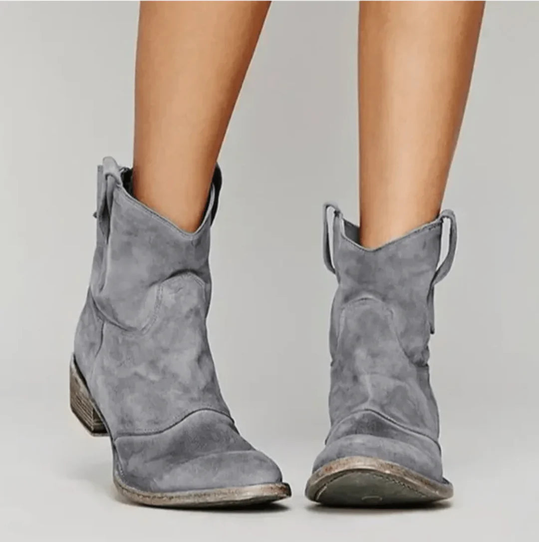Amara – Suede Elegant Ankle Boots